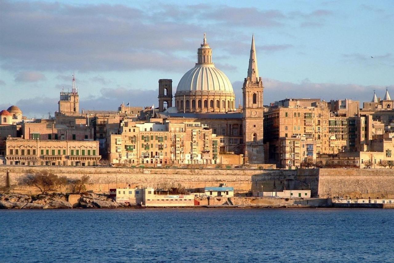 Modern Seaview Apartment In A Prime Location Sliema Exterior photo