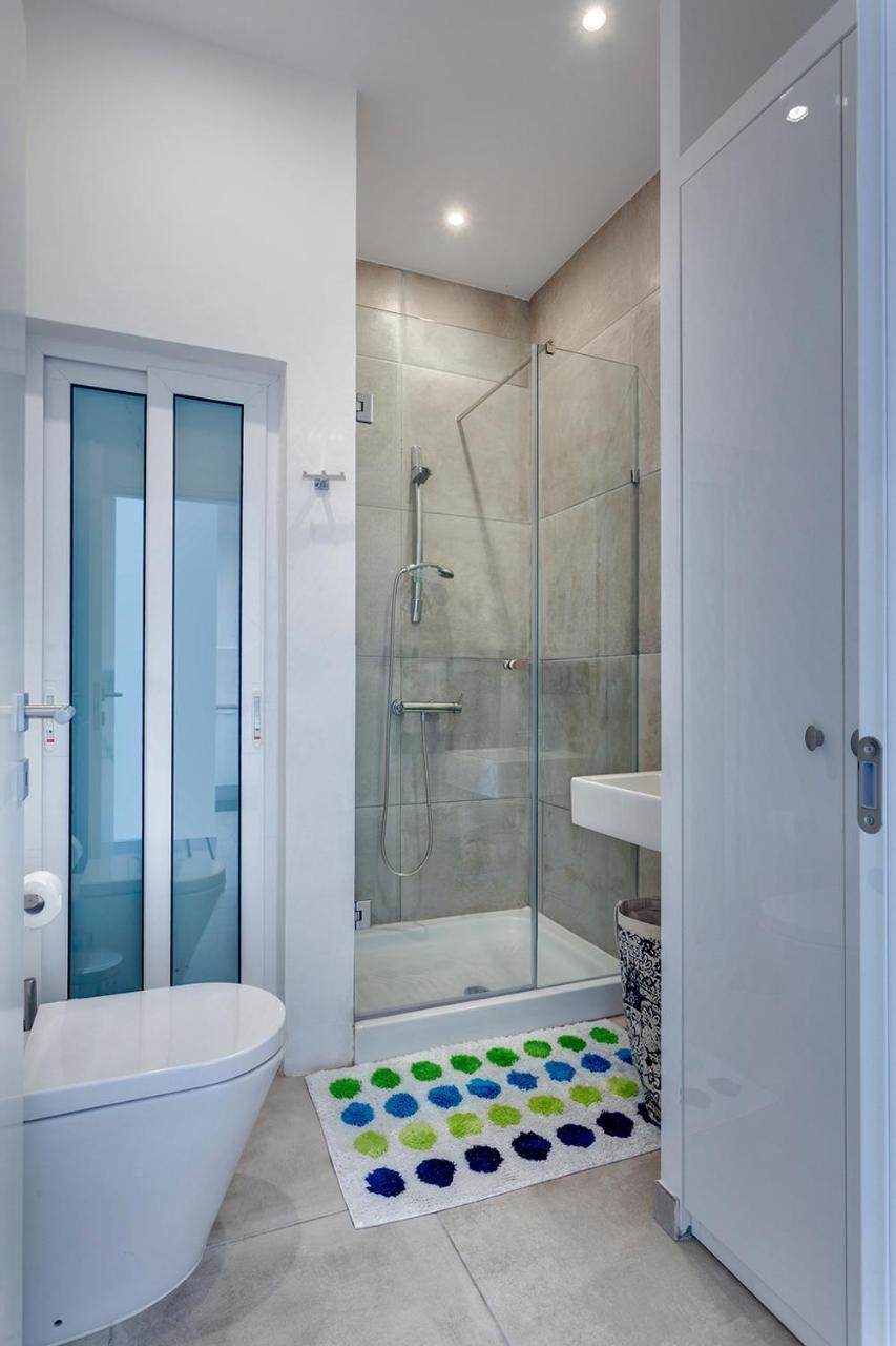 Modern Seaview Apartment In A Prime Location Sliema Exterior photo