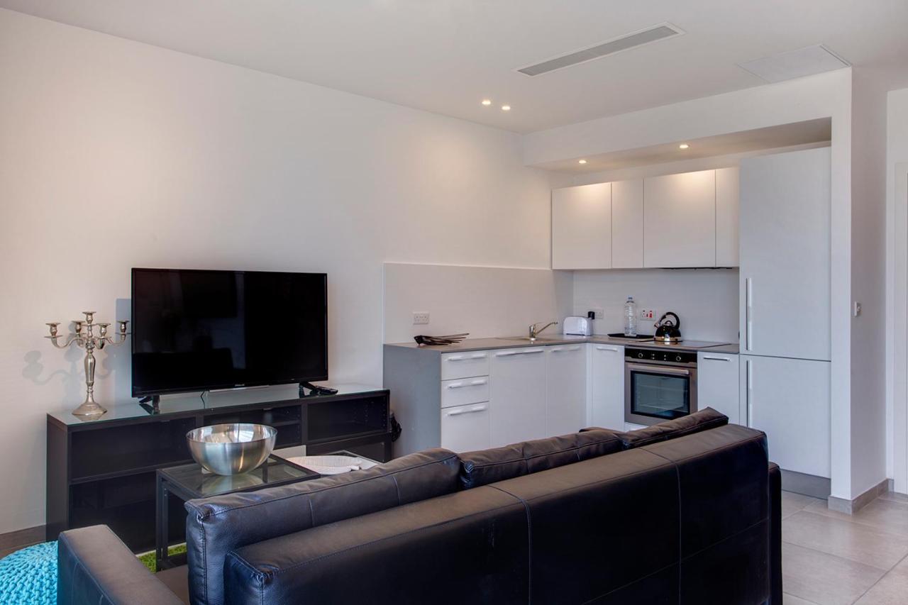 Modern Seaview Apartment In A Prime Location Sliema Exterior photo