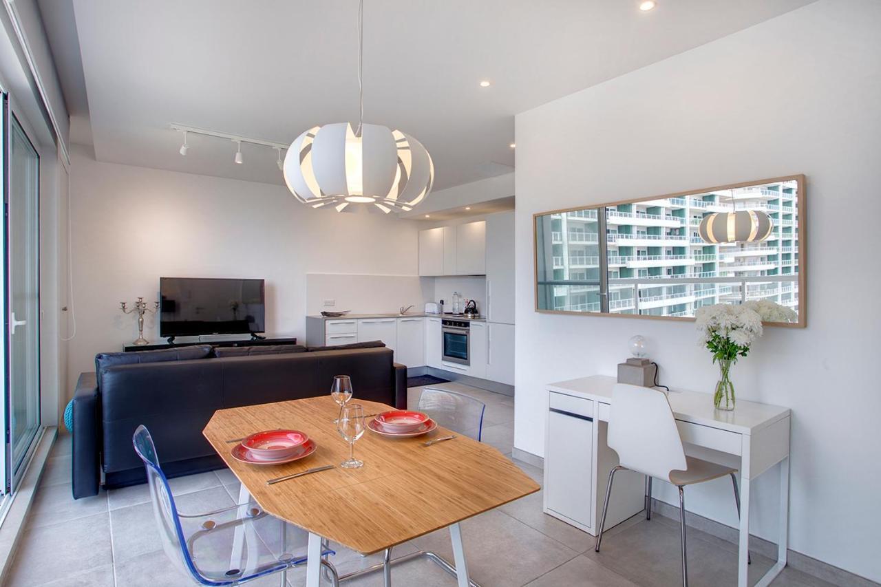 Modern Seaview Apartment In A Prime Location Sliema Exterior photo