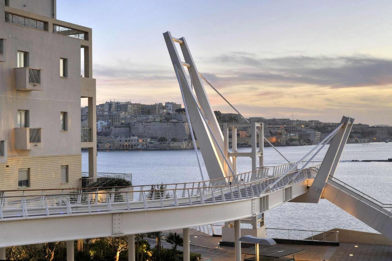 Modern Seaview Apartment In A Prime Location Sliema Exterior photo