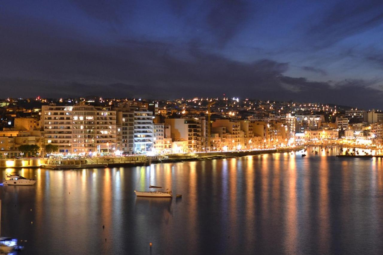Modern Seaview Apartment In A Prime Location Sliema Exterior photo